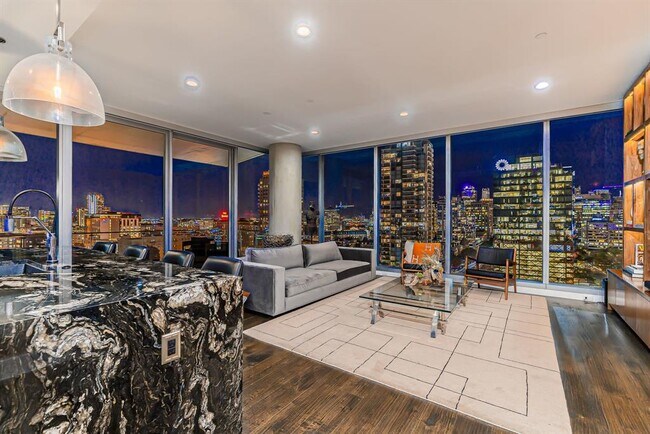 Foto del edificio - 3130 N Harwood St