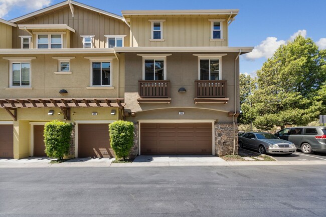 Building Photo - Spacious and Bright Tri-Level Townhome @ C...