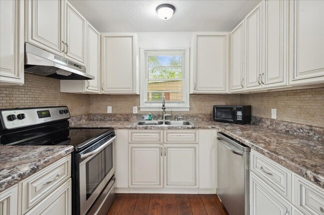 Building Photo - 2334 Ranchland Dr