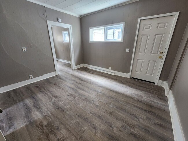 Foto del edificio - Five Bedroom Single Family Home!