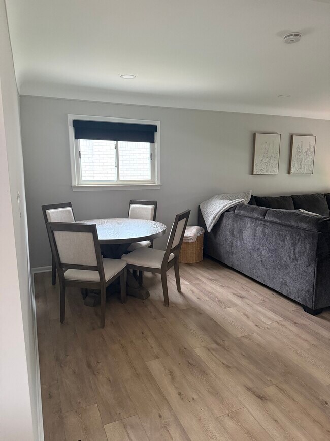 Foto del edificio - 32547 Birkshire St