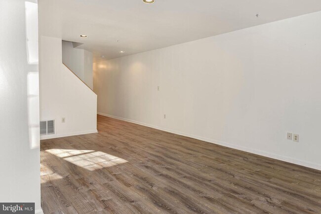 Building Photo - 43 Bank Spring Ct