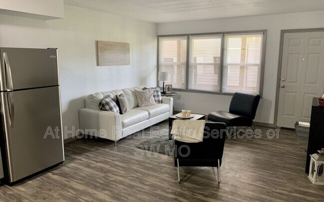 Foto del edificio - 1438 E Elm St