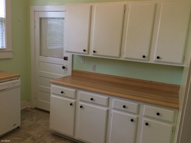 Foto del edificio - 3 br, 1 bath House - 440 W 9th St