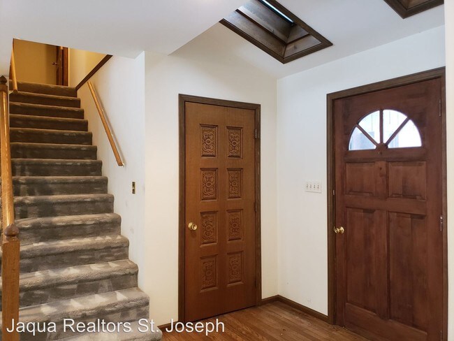Building Photo - 3 br, 2.5 bath House - 60728 46th Avenue