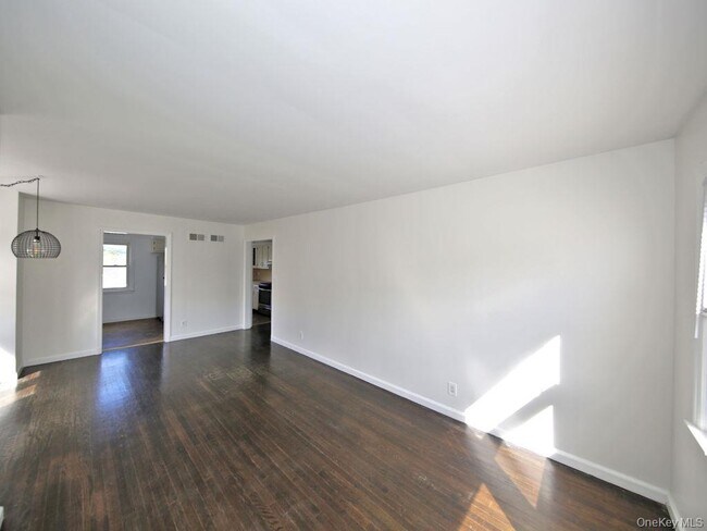 Foto del edificio - 295 Gainsborg Ave E