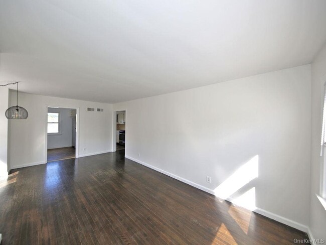 Building Photo - 295 Gainsborg Ave E