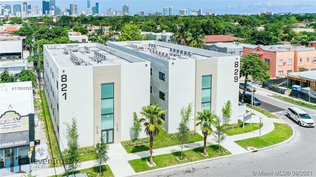 Building Photo - 829 SW 18th Ave
