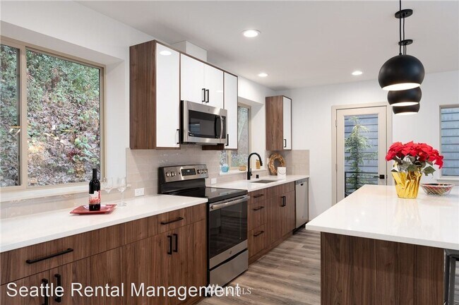 Building Photo - 3 br, 2.5 bath House - 6737 25th Ave SW