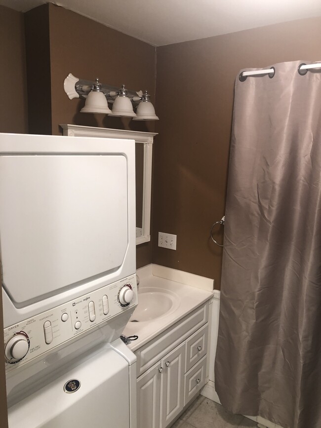 Bathroom/Washer + Dryer - 15 Court St