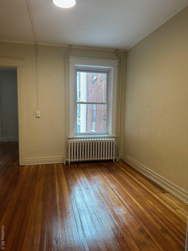 Building Photo - 164 Mill St