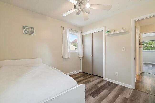 Foto del edificio - 1954 Wisteria Rd