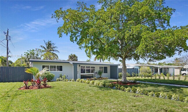 Building Photo - 1260 NE 3rd St