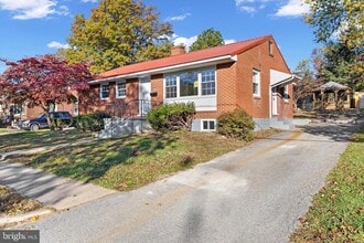 Building Photo - 533 E Park St