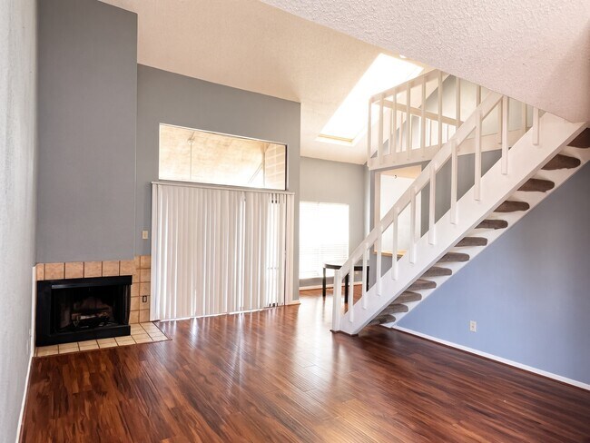 Foto del edificio - 8359 Sands Point Dr