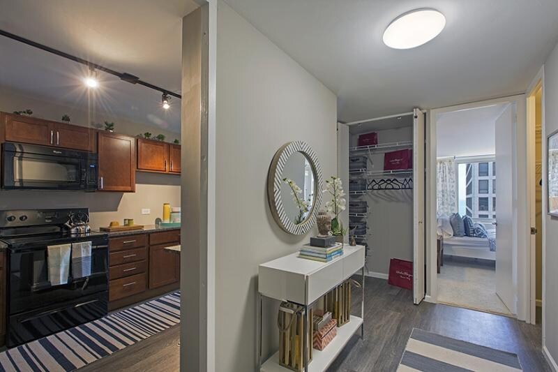 Foto principal - 880 N Dewitt Pl