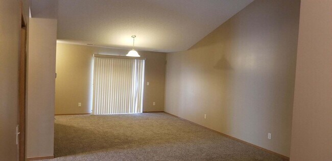Building Photo - 728 Highland Ridge Dr