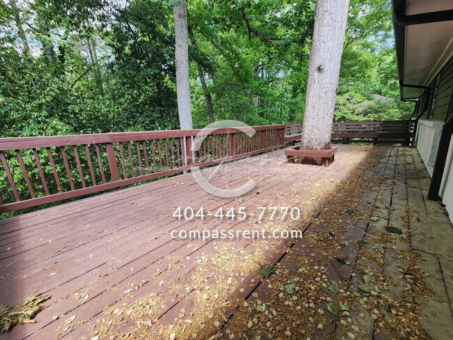 Foto del edificio - 2636 Whiteleigh Ct NE