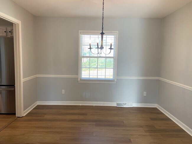 Foto del edificio - Charming Split-Level 4BR Home in Guilford ...