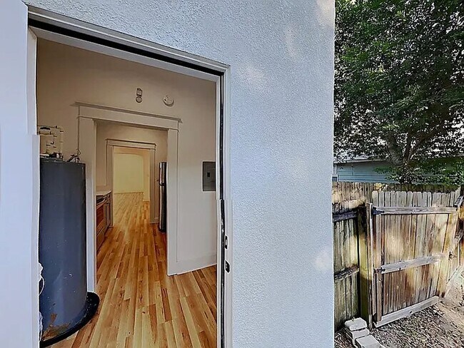 Foto del edificio - 1222 E Kaley St