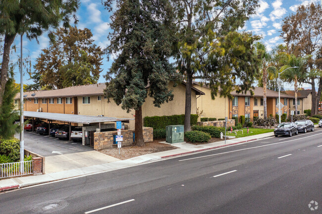 Alt. Exterior - El Matador Apartments