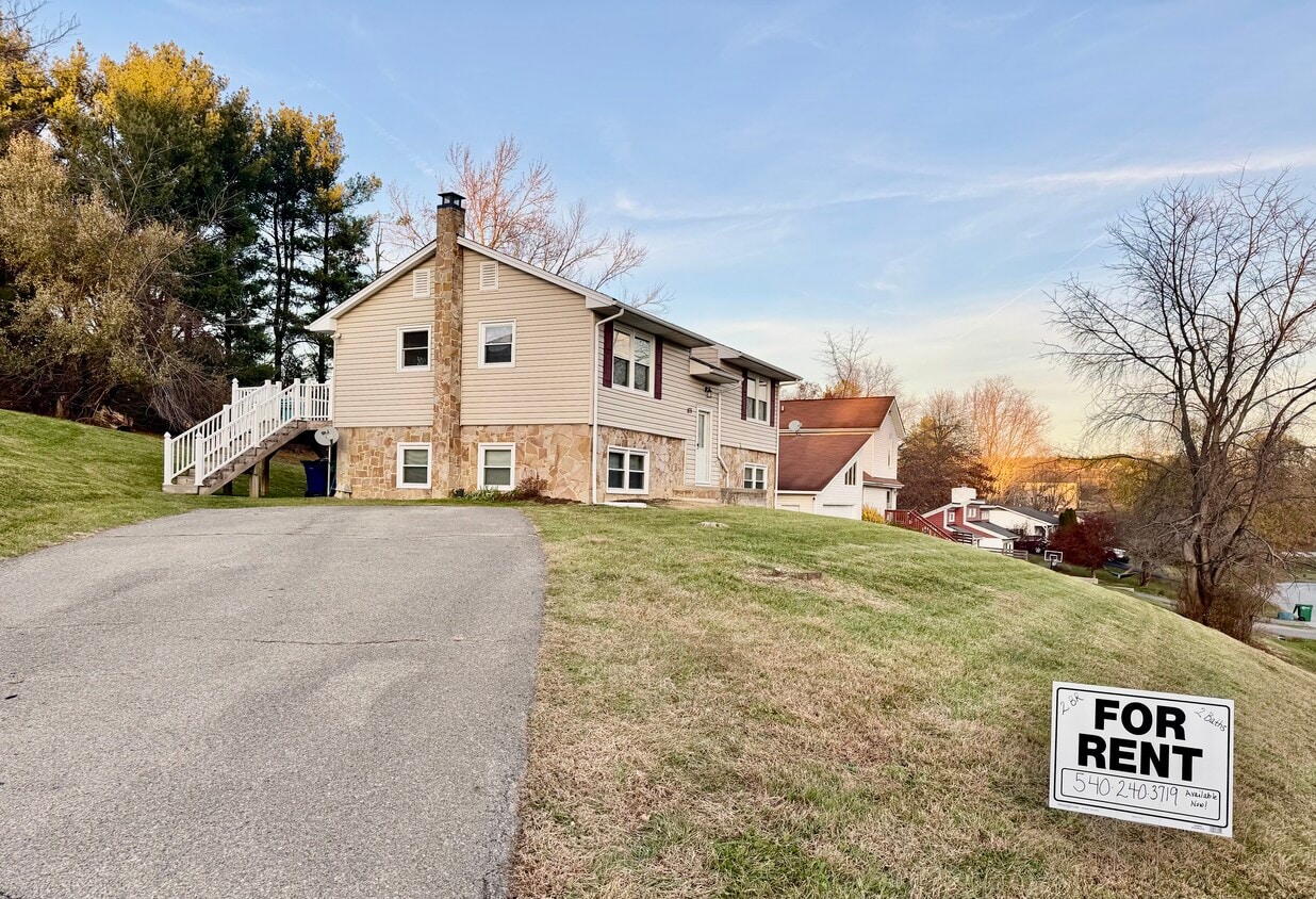 Foto principal - 875 Cambria St NW