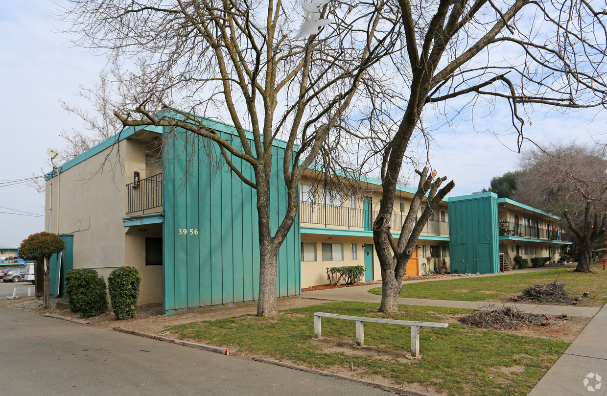 Building Photo - Lincoln Patio Apartments
