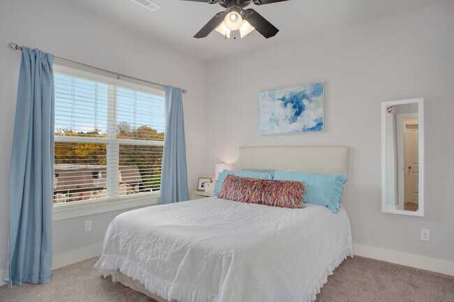Foto del edificio - 668 Whitham Ave