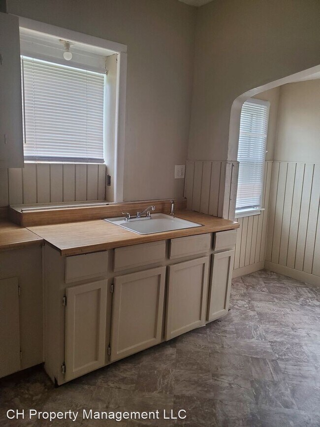 Building Photo - 3 br, 1 bath House - 12915 Montrose