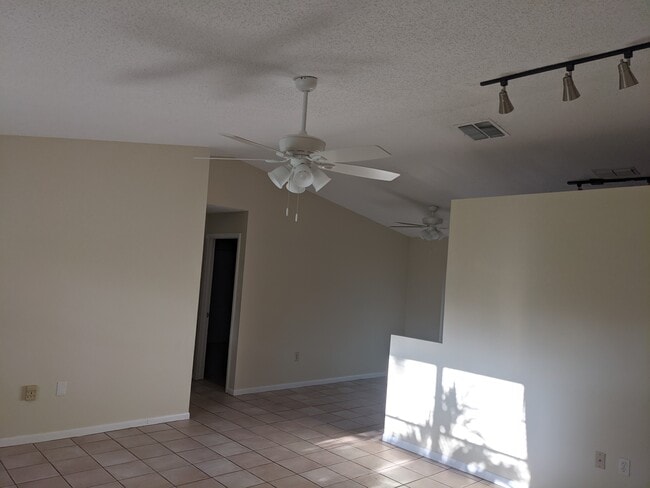 Building Photo - 1282 Dinnerbell Ln E