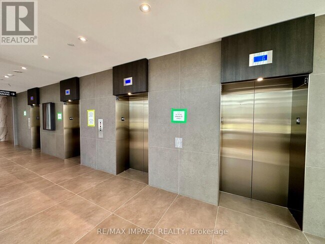 Photo du bâtiment - 448 Burnhamthorpe Rd W