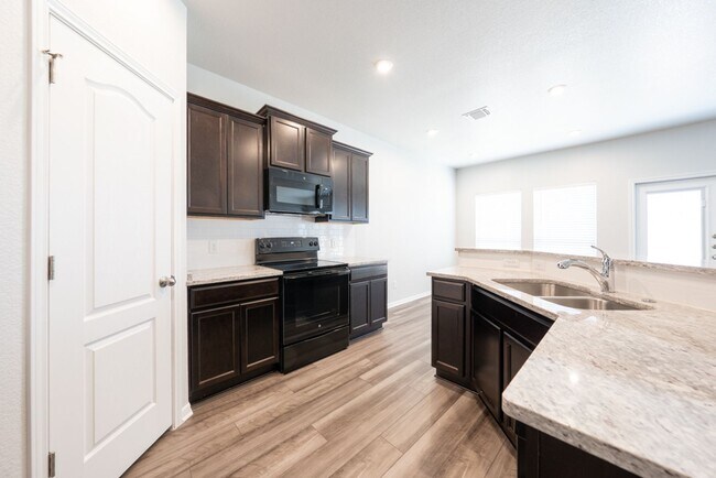 Foto del edificio - Charming 3-Bedroom Home in Troy, TX – Conv...