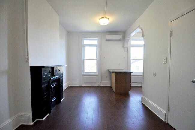 Foto del edificio - 148A Webster Ave