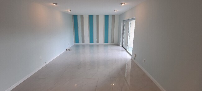 Foto del edificio - 7727 SW 86th St