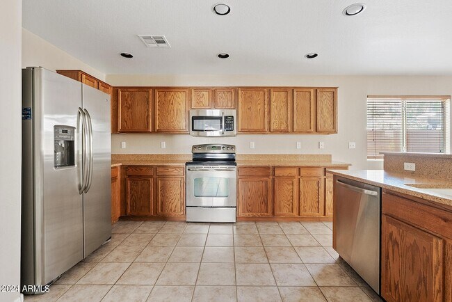 Building Photo - 15410 N 169th Ln
