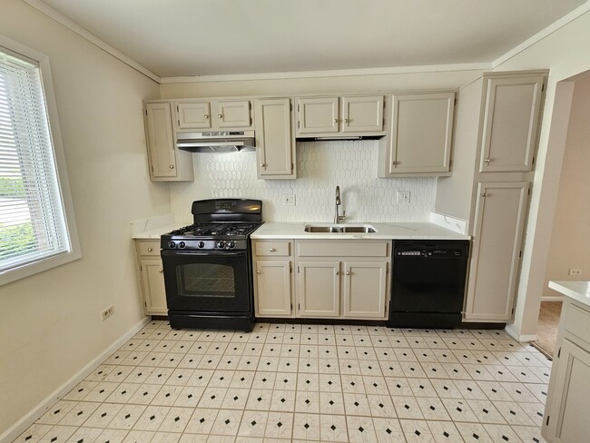 Foto del edificio - 2385 Goldfinch St