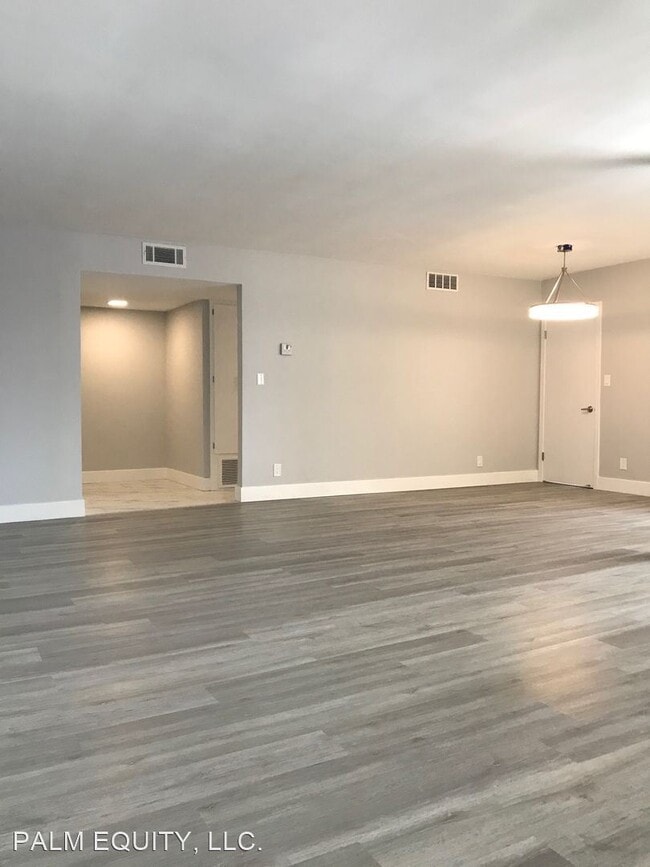 Building Photo - 333 N Palm Dr