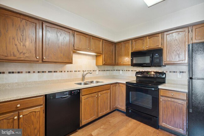 Building Photo - 206 Valley Stream Ln