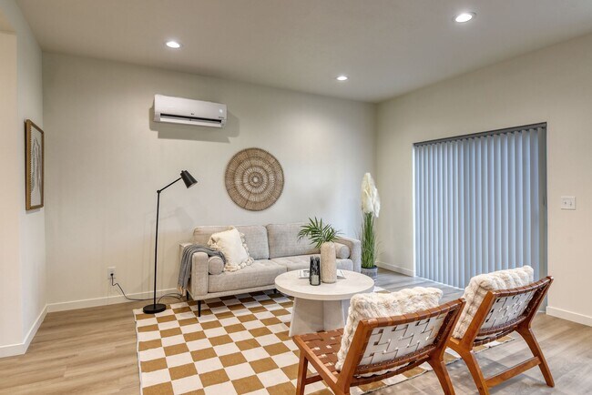 Foto del edificio - 4919 E 6th Ave
