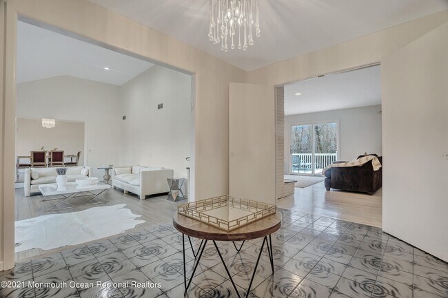 Building Photo - 21 Bridle Dr
