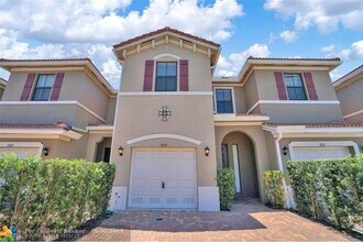 Building Photo - 3313 NW 11th Ave