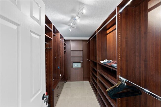 Foto del edificio - 381 Cottonwood Ln