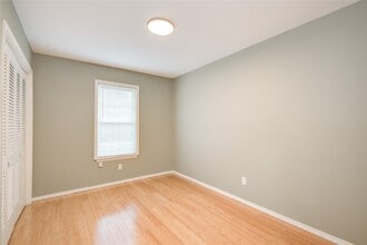 Building Photo - 902 Ashford Pkwy