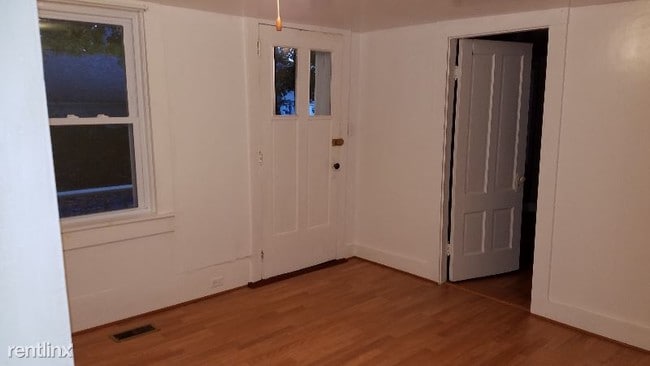 Building Photo - 1 br, 1 bath Apartment - 5 Main St.