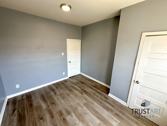 Building Photo - 1 bed 2nd floor apartment in Harrowgate ar...