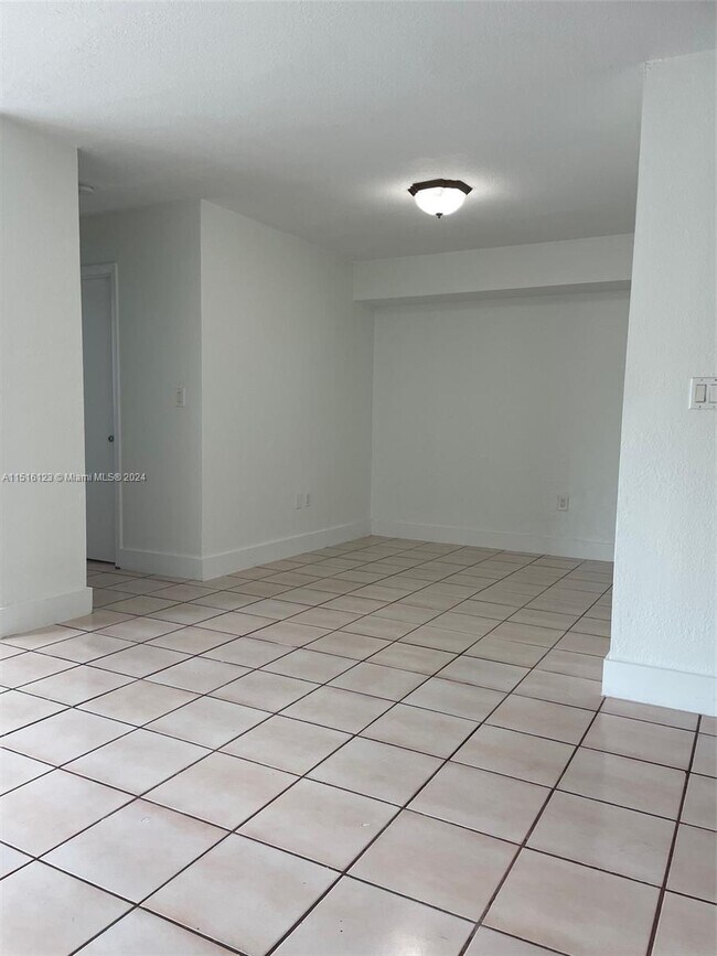 Foto del edificio - 11800 SW 18th St