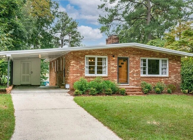 Building Photo - 3412 Dogwood Dr