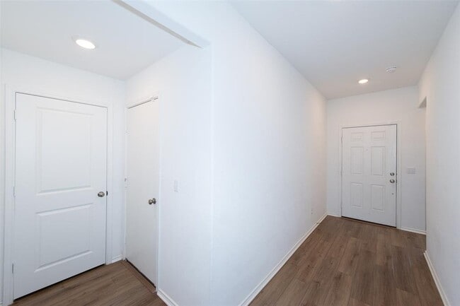 Building Photo - 147 Otter Rd