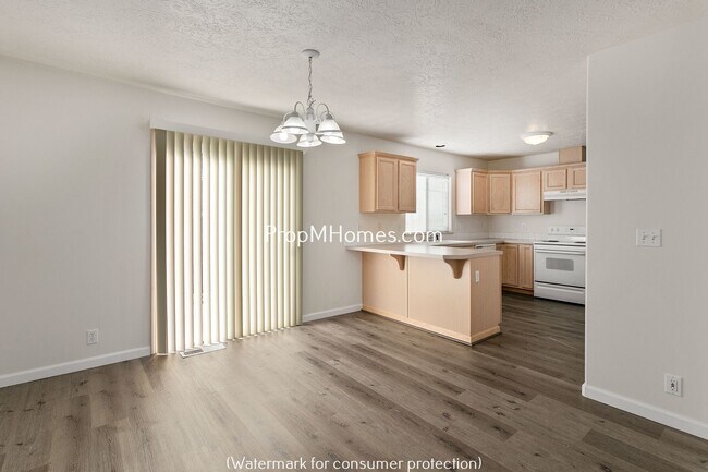 Building Photo - Beautiful Four Bedroom Home On A Quiet Street In SE Portland!