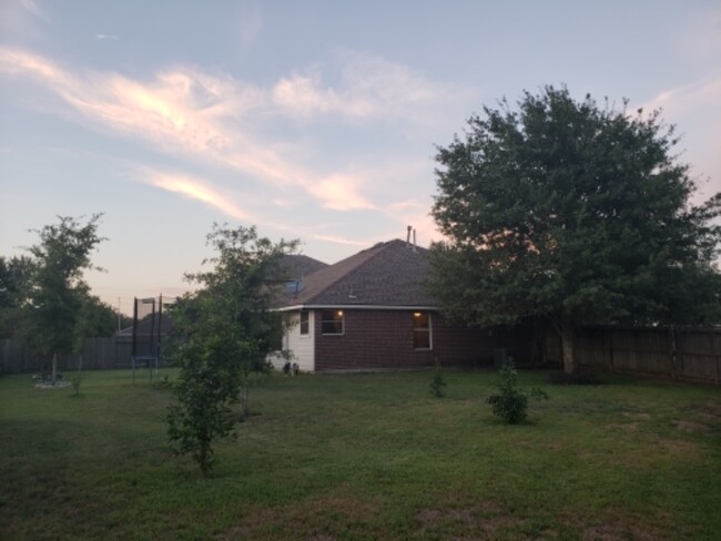 Building Photo - 2703 Silk Tree Ln